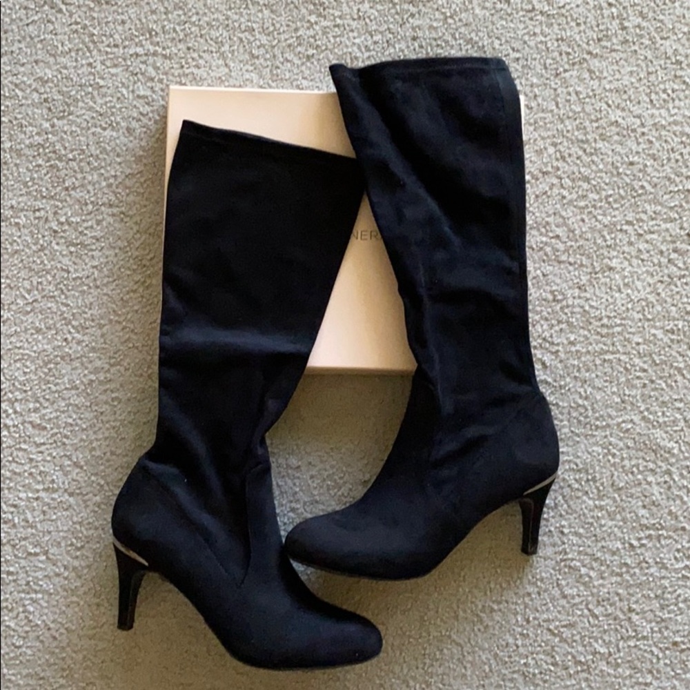 BCBG suede boots👢size 9